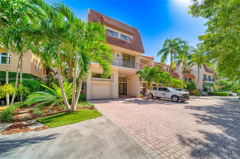 Picture of 6150 Paradise Point Dr # 6150, Palmetto Bay FL 33157