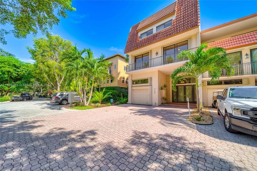 Picture of 6150 Paradise Point Dr # 6150, Palmetto Bay FL 33157