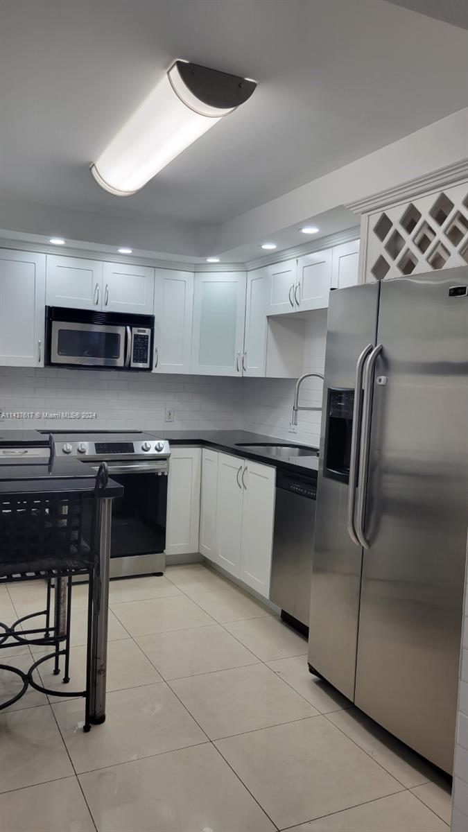 Picture of 20100 W Country Club Dr # 404, Aventura FL 33180