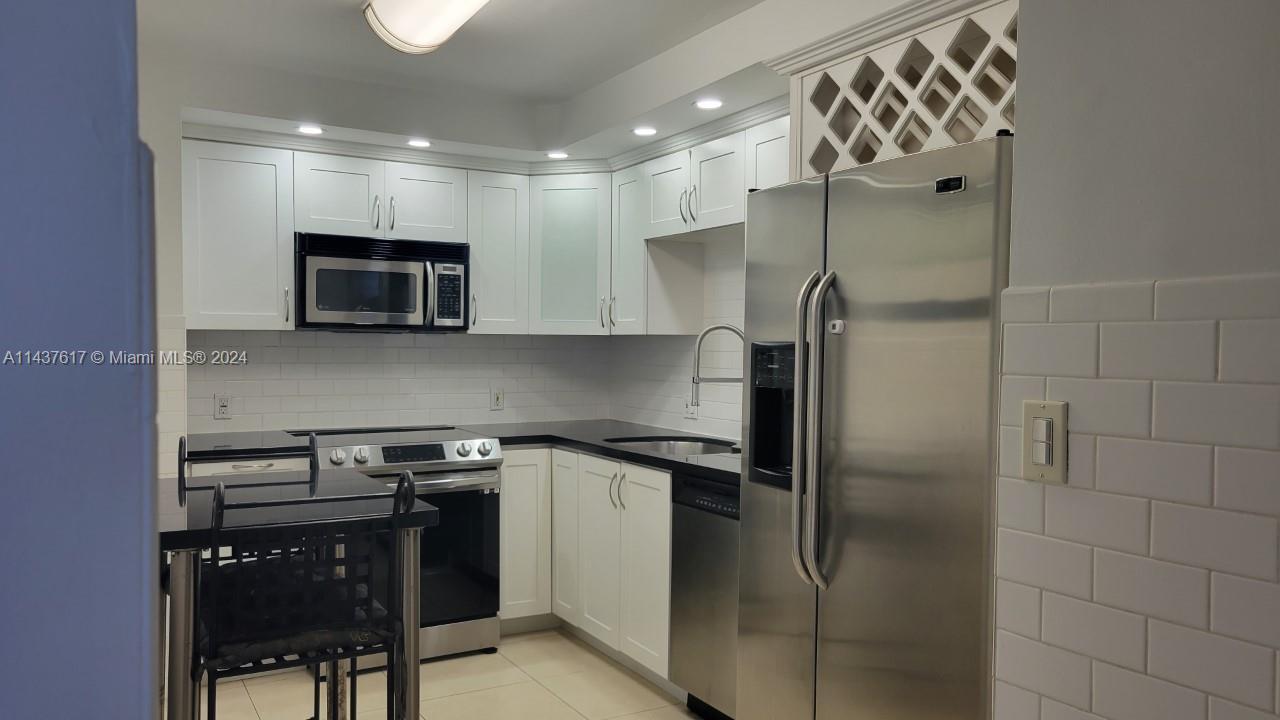 Picture of 20100 W Country Club Dr # 404, Aventura, FL 33180