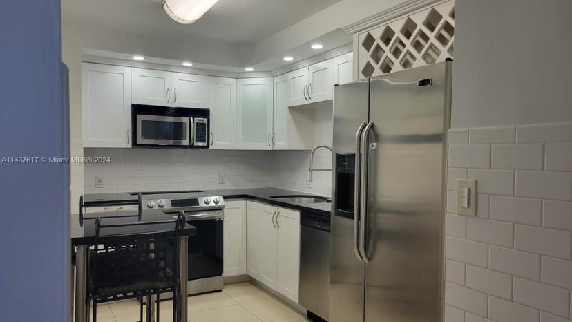 Picture of 20100 W Country Club Dr # 404, Aventura FL 33180