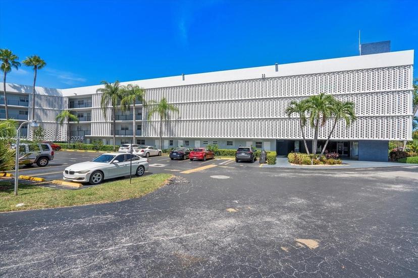 Picture of 875 NE 195Th St # 211, Miami FL 33179