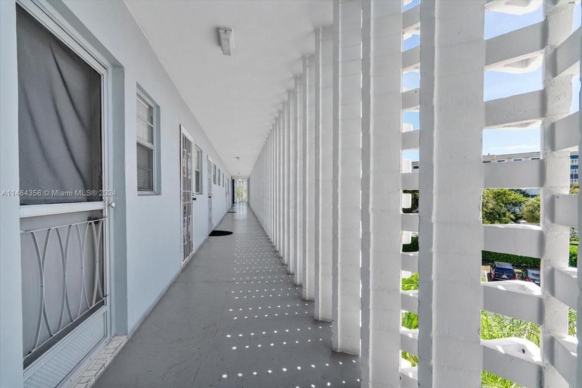 Picture of 875 NE 195Th St # 211, Miami FL 33179