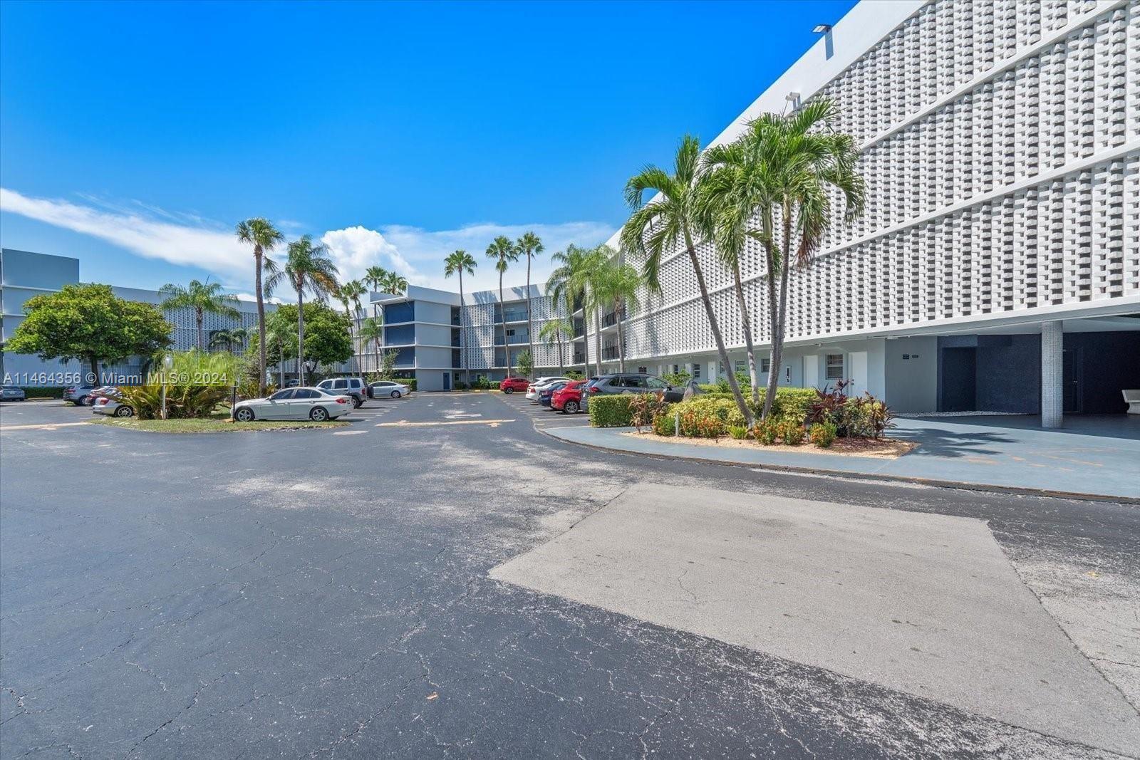 Picture of 875 NE 195Th St # 211, Miami, FL 33179