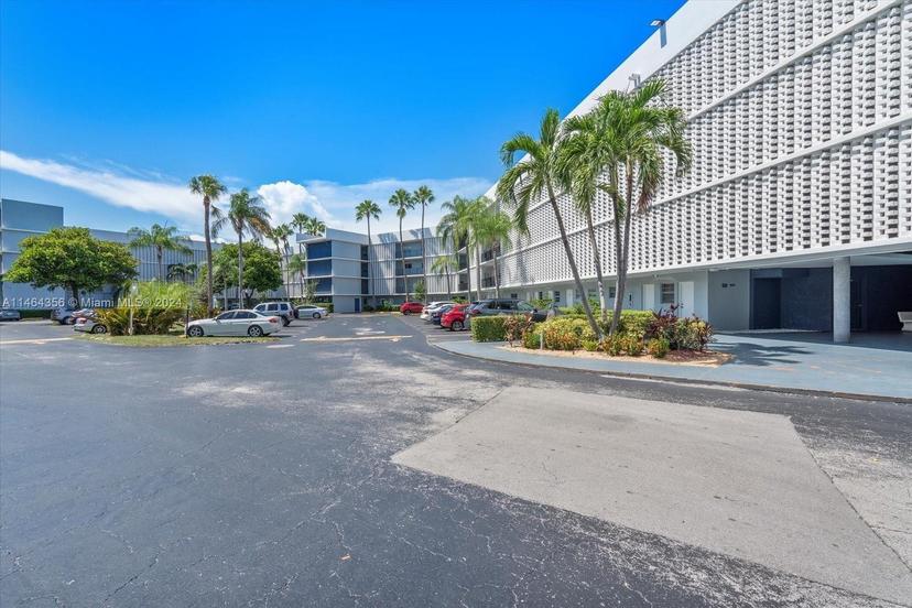 Picture of 875 NE 195Th St # 211, Miami FL 33179