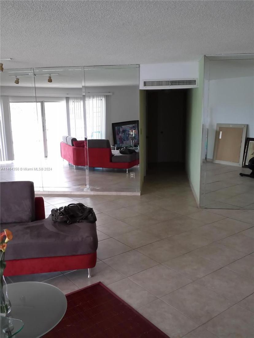 Picture of 875 NE 195Th St # 211, Miami FL 33179