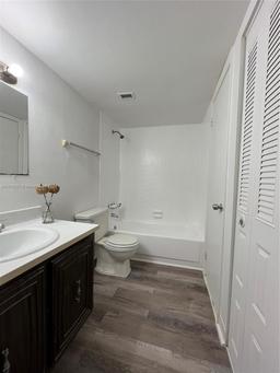 Picture of 492 NW 165Th St Rd # 611, Miami, FL 33169