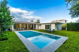 Picture of 1030 N Venetian Dr, Miami, FL 33139