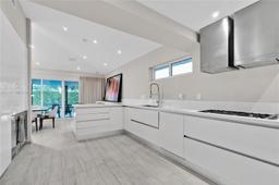 Picture of 1030 N Venetian Dr, Miami, FL 33139