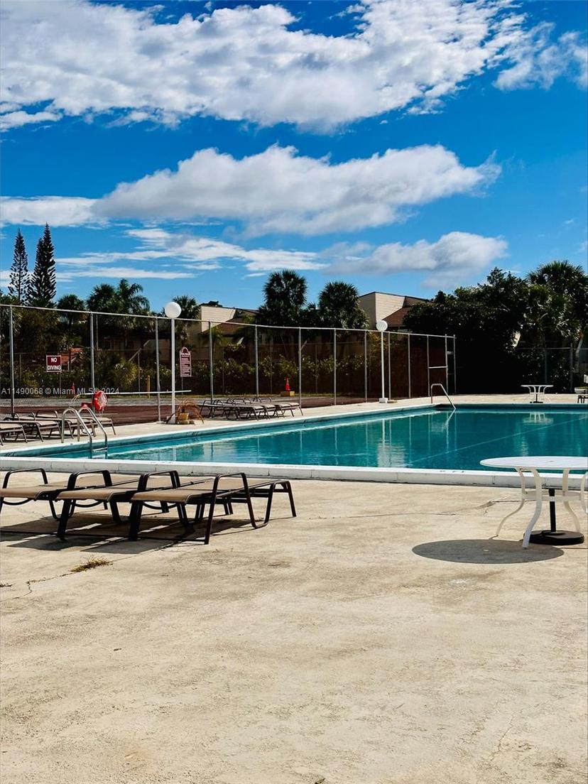 Picture of 480 Executive Center Dr # 5N, West Palm Beach FL 33401