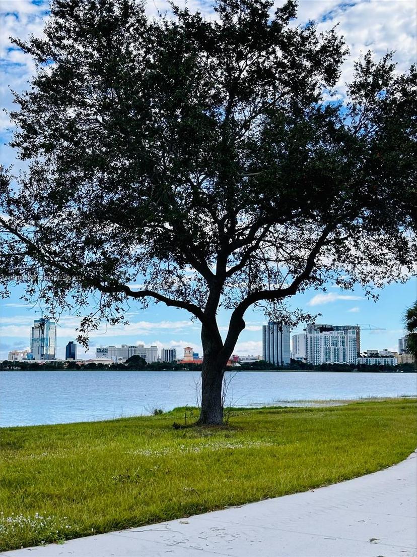 Picture of 480 Executive Center Dr # 5N, West Palm Beach FL 33401