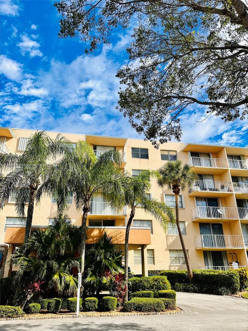 Picture of 480 Executive Center Dr # 5N, West Palm Beach FL 33401