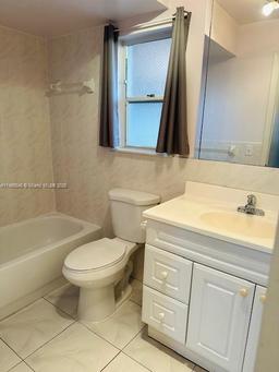 Picture of 9620 Sunrise Lakes Blvd # 306, Sunrise, FL 33322
