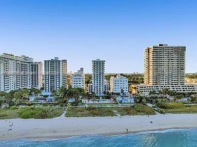 Picture of 2457 Collins Ave # 408, Miami Beach FL 33140