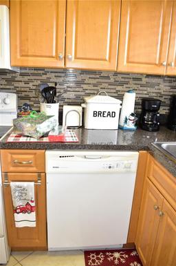 Picture of 8881 Sunrise Lakes Blvd # 107, Sunrise, FL 33322