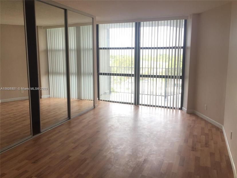 Picture of 1000 Parkview Dr # 511, Hallandale Beach FL 33009