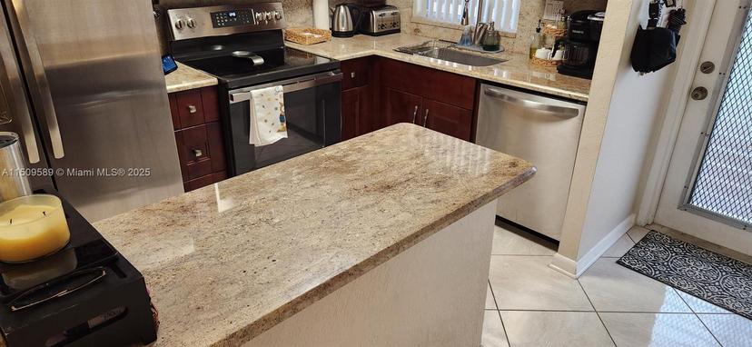 Picture of 9620 Sunrise Lakes Blvd # 211, Sunrise FL 33322