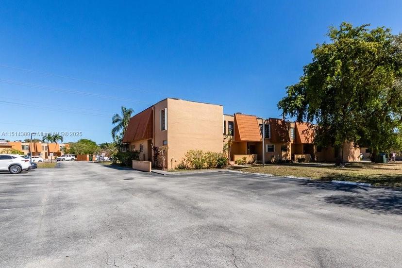 Picture of 1551 NW 92Nd Ave # 185, Pembroke Pines FL 33024