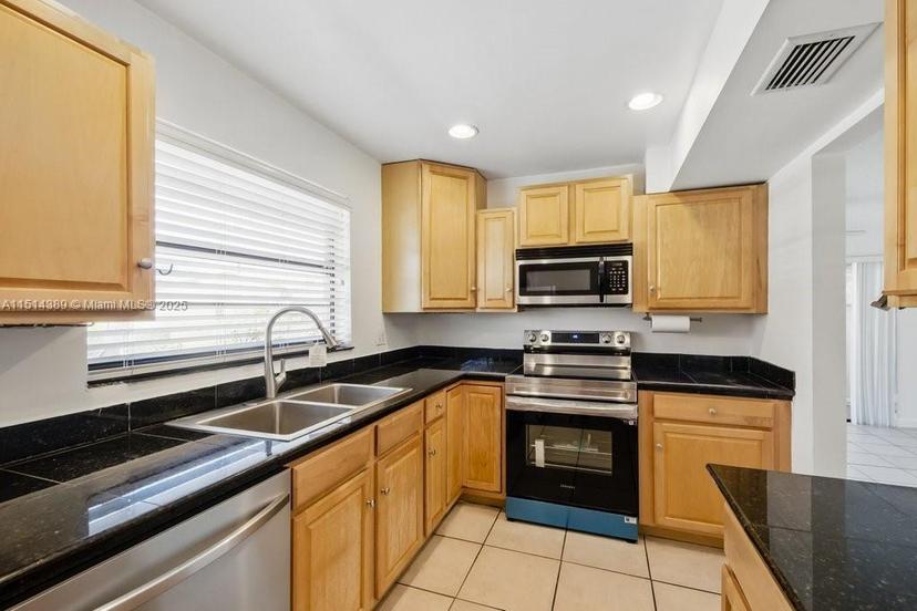 Picture of 1551 NW 92Nd Ave # 185, Pembroke Pines FL 33024