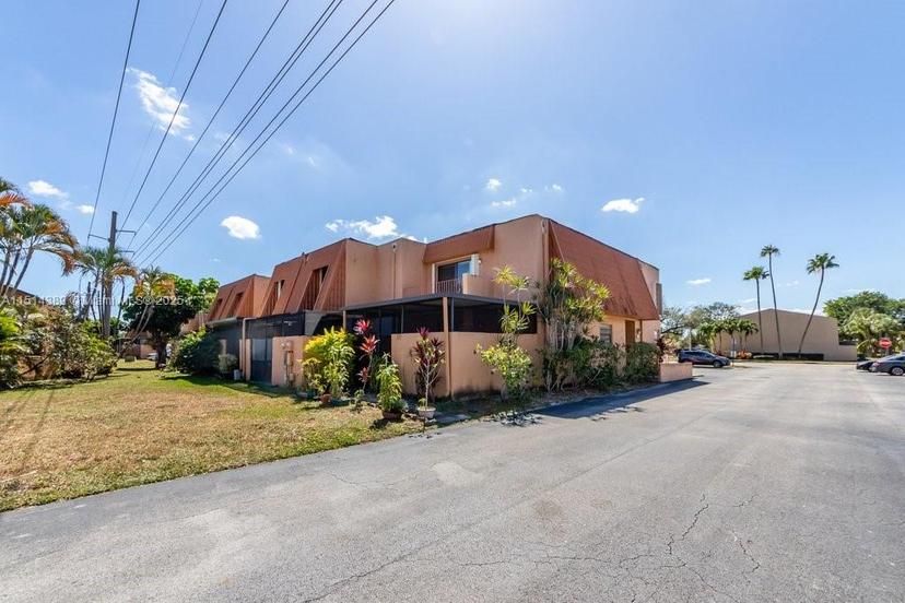 Picture of 1551 NW 92Nd Ave # 185, Pembroke Pines FL 33024