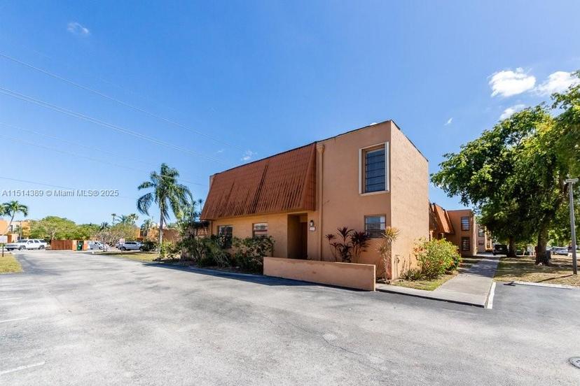 Picture of 1551 NW 92Nd Ave # 185, Pembroke Pines FL 33024