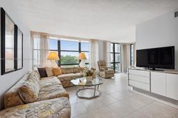 Picture of 1000 Parkview Dr # 423, Hallandale Beach, FL 33009