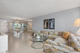 Picture of 1000 Parkview Dr # 423, Hallandale Beach, FL 33009