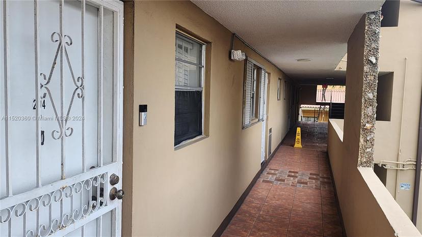 Picture of 160 Royal Palm Rd # 6, Hialeah Gardens FL 33016