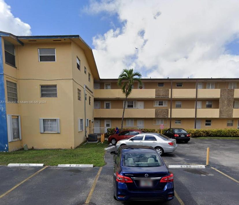 Picture of 160 Royal Palm Rd # 6, Hialeah Gardens FL 33016