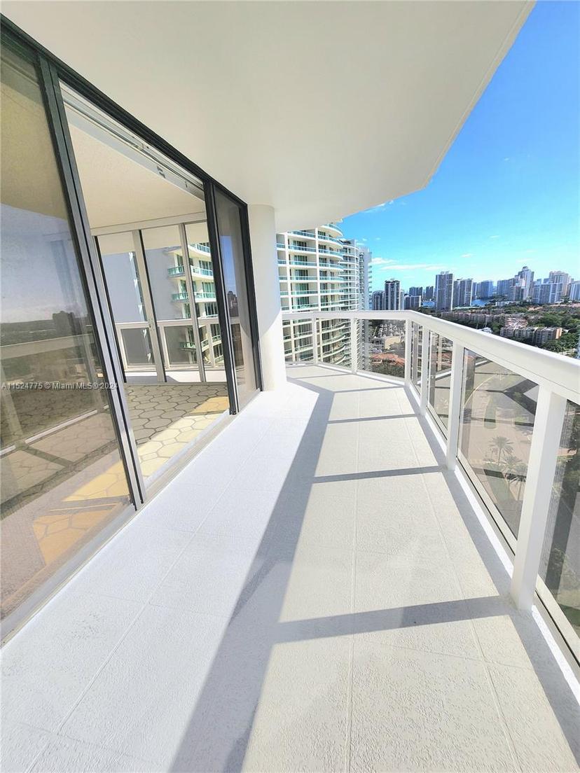 Picture of 20185 E Country Club Dr # 2505, Aventura FL 33180