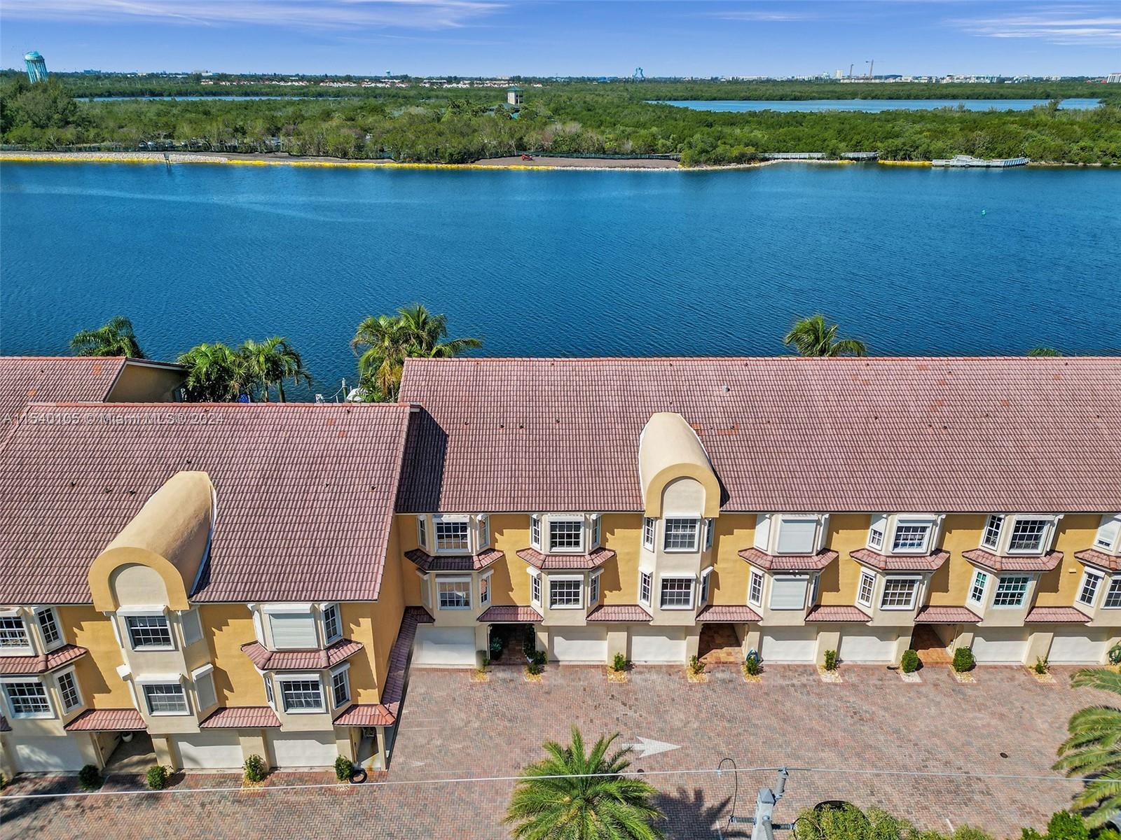 Picture of 4212 N Ocean Dr, Hollywood, FL 33019