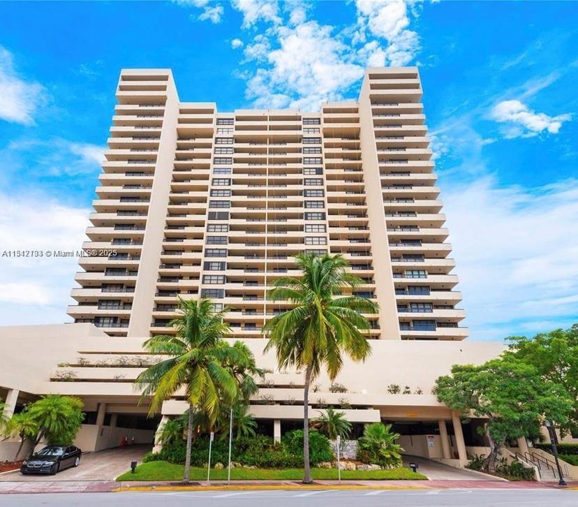 Picture of 2555 Collins Ave # 506, Miami Beach FL 33140