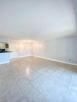 Picture of 10373 N Kendall Dr # H6, Miami, FL 33176