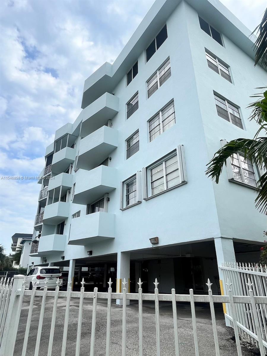 Picture of 1990 Marseille Dr # 507, Miami Beach, FL 33141