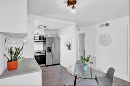 Picture of 1990 Marseille Dr # 507, Miami Beach, FL 33141