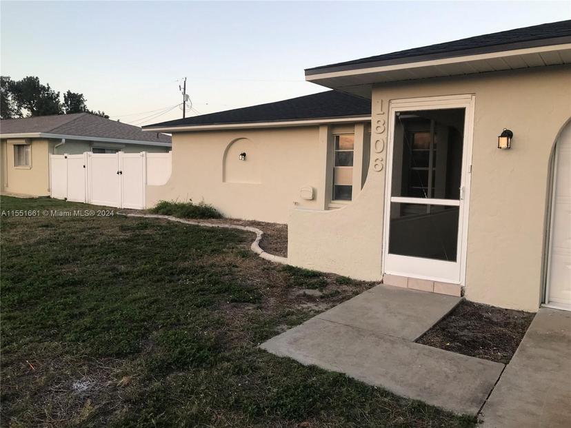 Picture of 1806 SE 15 Pl, Cape Coral FL 33990