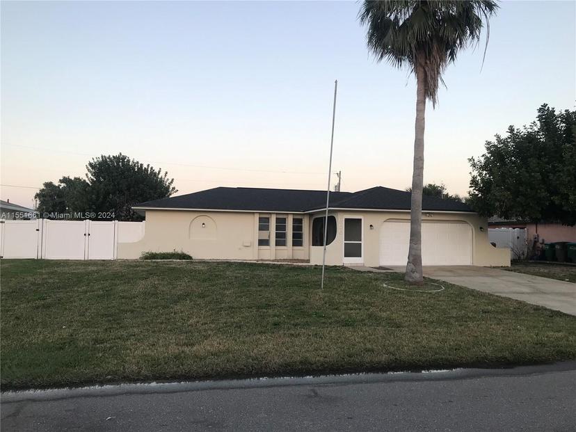 Picture of 1806 SE 15 Pl, Cape Coral FL 33990