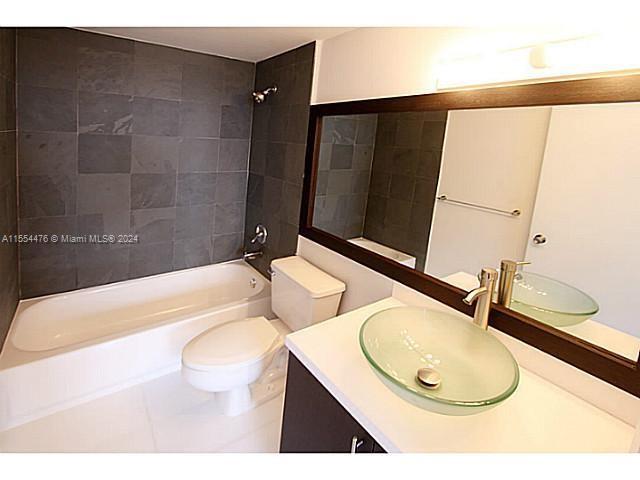 Picture of 770 Claughton Island Dr # 29, Miami FL 33131