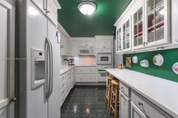 Picture of 90 Edgewater Dr # 404, Coral Gables, FL 33133