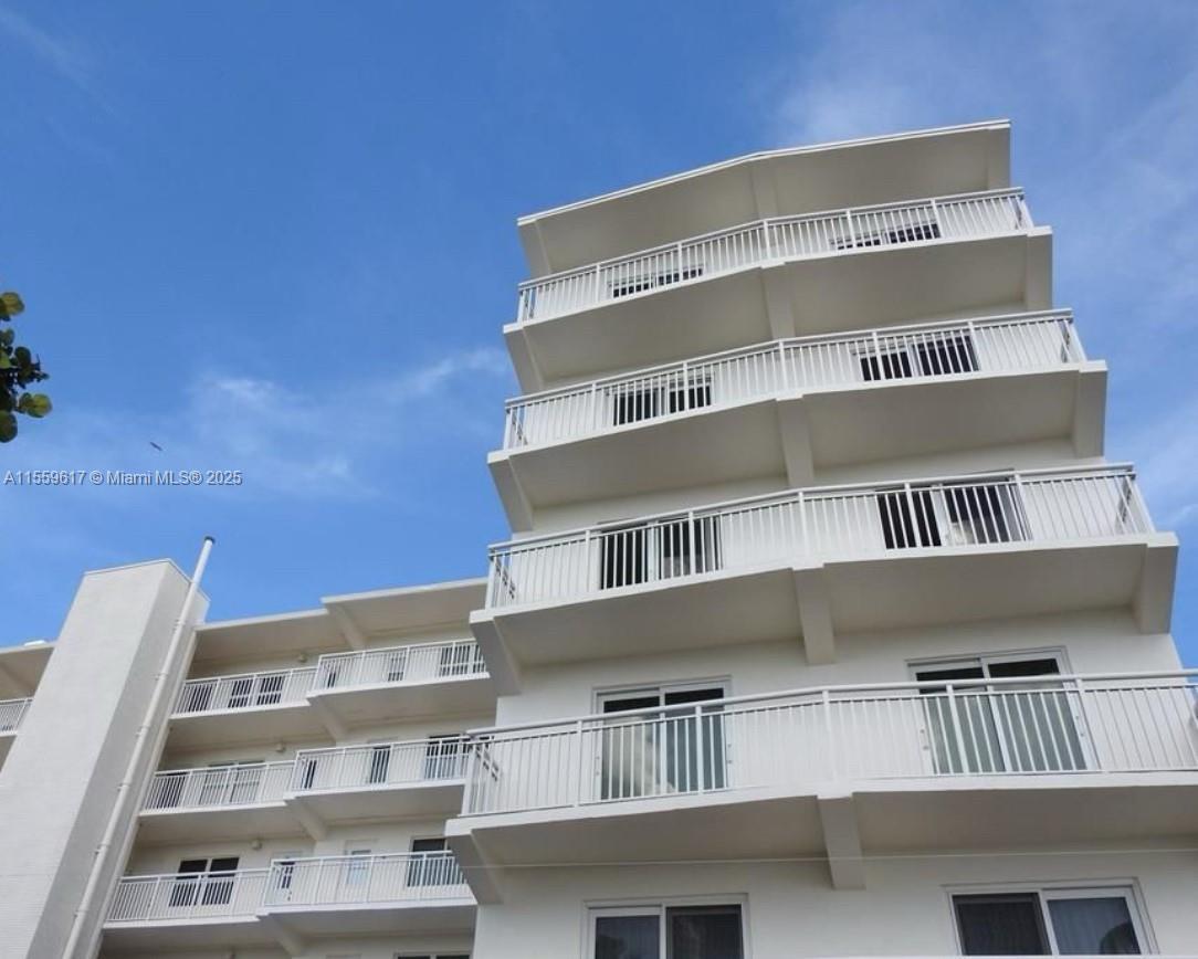 Picture of 901 S Surf Rd # 504, Hollywood, FL 33019
