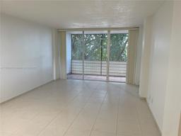 Picture of 118 Royal Park Dr # 3D, Oakland Park, FL 33309