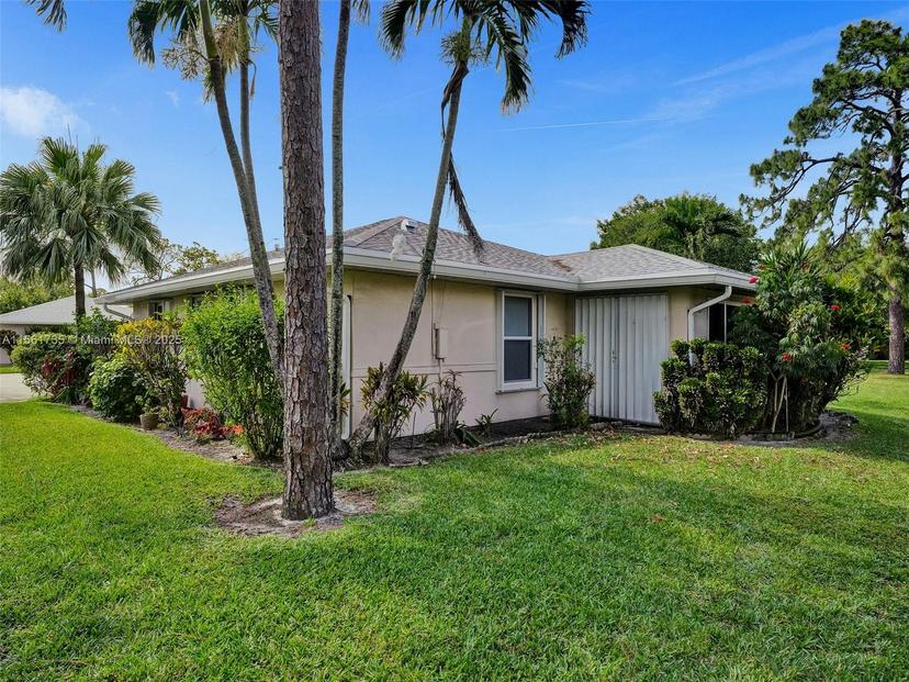 Picture of 207 Cape Cod Cir, Lake Worth FL 33467