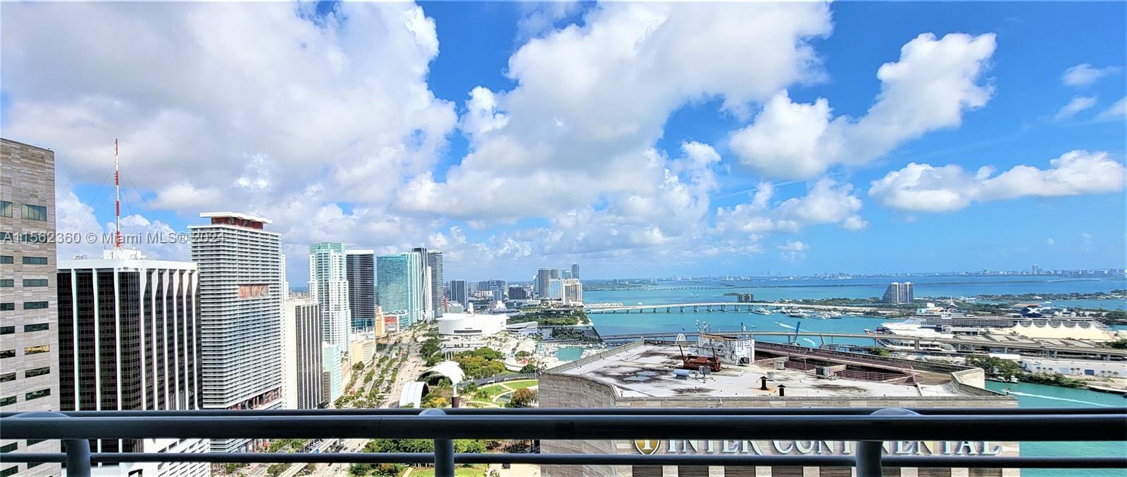 Picture of 335 S Biscayne Blvd, Miami, FL 33131
