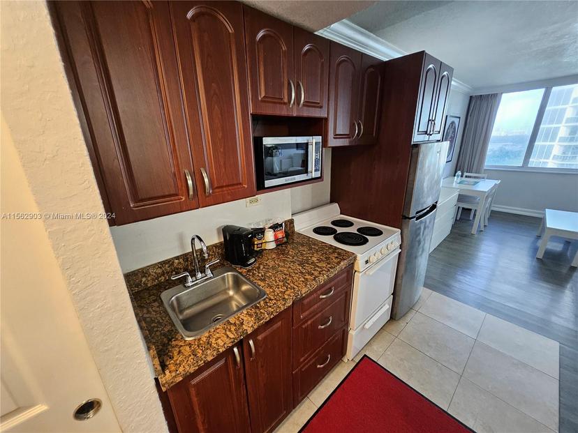 Picture of 19201 Collins Ave # 728, Sunny Isles Beach FL 33160
