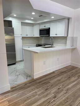 Picture of 10895 NW 7Th St # 28, Miami, FL 33172