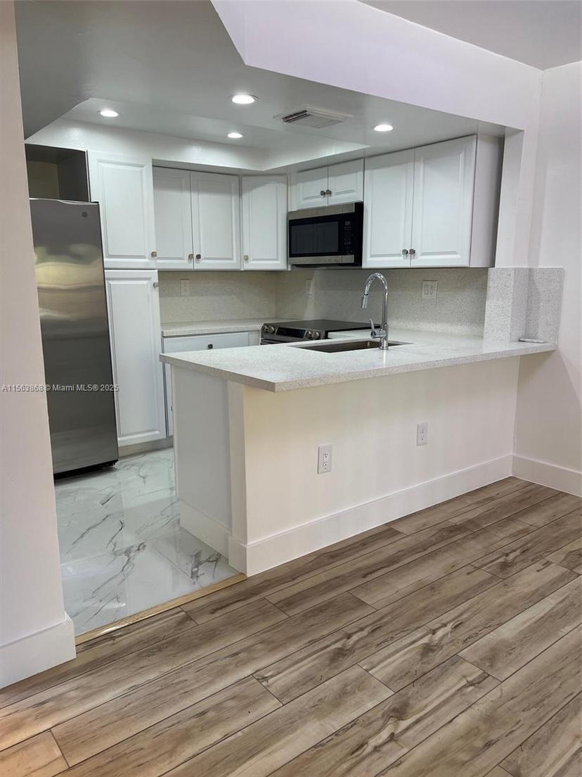 Picture of 10895 NW 7Th St # 28, Miami FL 33172
