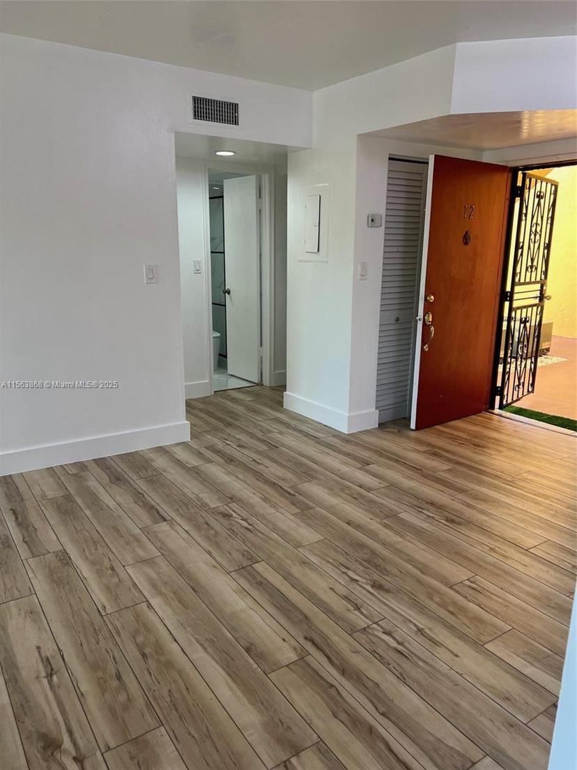 Picture of 10895 NW 7Th St # 28, Miami FL 33172