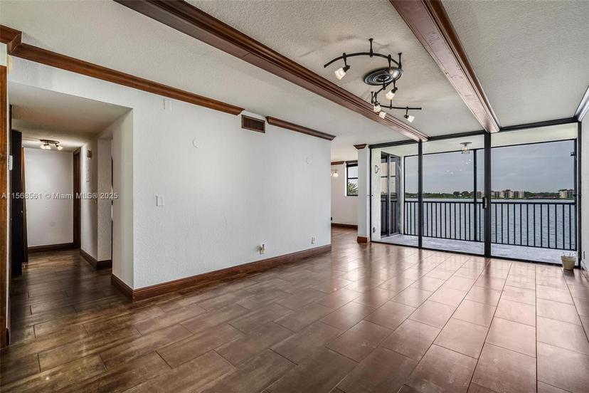 Picture of 106 Lake Emerald Dr # 210, Oakland Park FL 33309