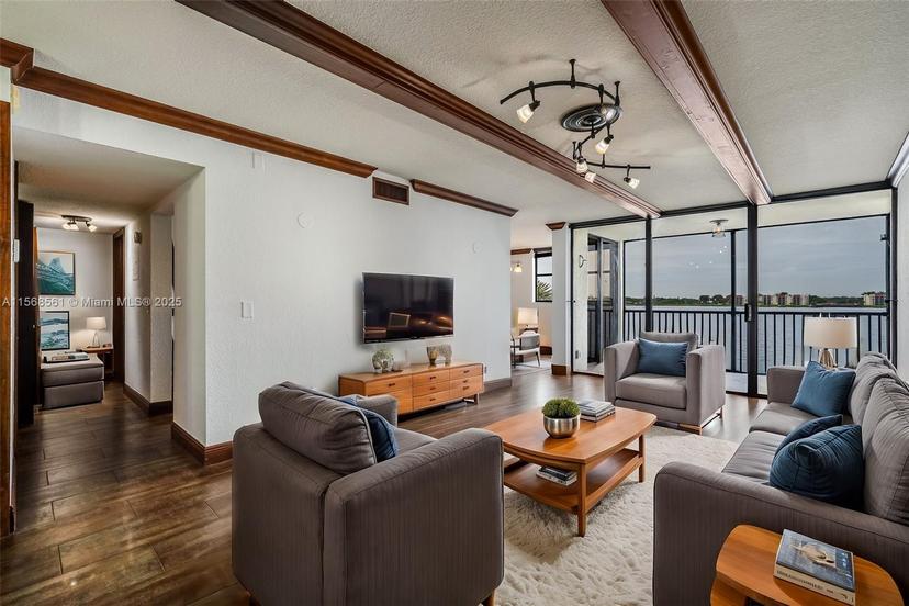 Picture of 106 Lake Emerald Dr # 210, Oakland Park FL 33309