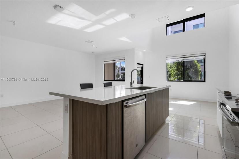 Picture of 4740 NW 84Th Ct # 17, Doral FL 33166